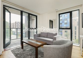 2  bedrooms flat to rent in Larkwood Avenue, Blackheath Hill, SE10-image 1