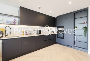 3  bedrooms flat to rent in Brigadier Walk, Royal Arsenal Riverside, SE18-image 2