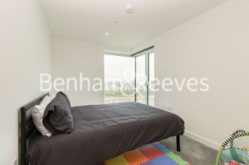 3  bedrooms flat to rent in Brigadier Walk, Royal Arsenal Riverside, SE18-image 3