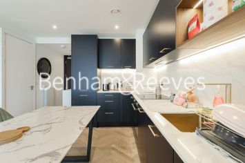 1  bedroom flat to rent in Brigadier Walk, Royal Arsenal Riverside, SE18-image 2