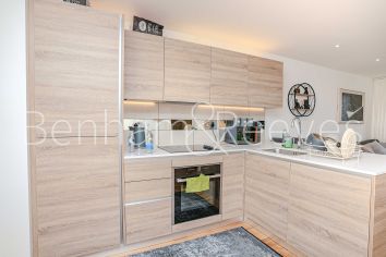 1  bedroom flat to rent in Biring House, Wellington, SE18-image 2