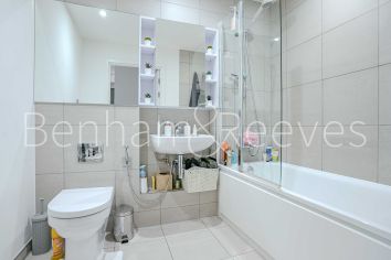 1  bedroom flat to rent in Duncombe House, Victory Parade, SE18-image 4
