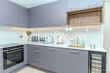 1  bedroom flat to rent in Brigadier Walk Royal, Arsenal Riverside, SE18-image 2