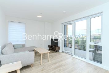 3  bedrooms flat to rent in Davies House, Vousden Grove, SE28-image 1