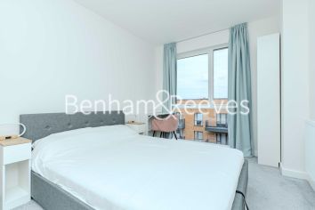 3  bedrooms flat to rent in Davies House, Vousden Grove, SE28-image 4