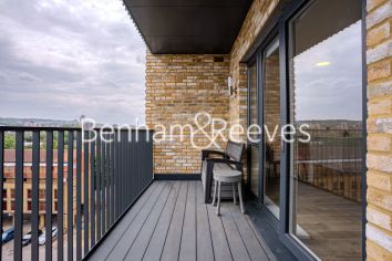 3  bedrooms flat to rent in Davies House, Vousden Grove, SE28-image 6