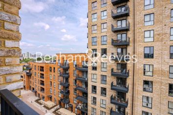 3  bedrooms flat to rent in Davies House, Vousden Grove, SE28-image 7