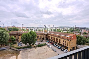 3  bedrooms flat to rent in Davies House, Vousden Grove, SE28-image 20