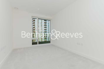 2  bedrooms flat to rent in Duke of Wellington Avenue, Royal Arsenal Riverside, SE18-image 3