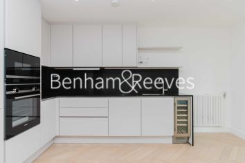 2  bedrooms flat to rent in Brigadier Walk, Royal Arsenal Riverside, SE18-image 2