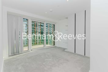 2  bedrooms flat to rent in Brigadier Walk, Royal Arsenal Riverside, SE18-image 3