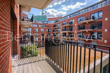 2  bedrooms flat to rent in Thunderer Walk, Royal Arsenal Riverside, SE18-image 5