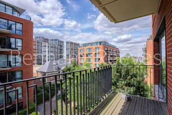 2  bedrooms flat to rent in Thunderer Walk, Royal Arsenal Riverside, SE18-image 12