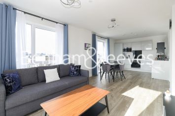 image 2  bedrooms flat to rent in Vousden Grove, Thamesmead, SE28-image 1