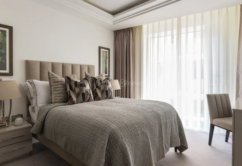 Bedroom view of 190 Strand images 1