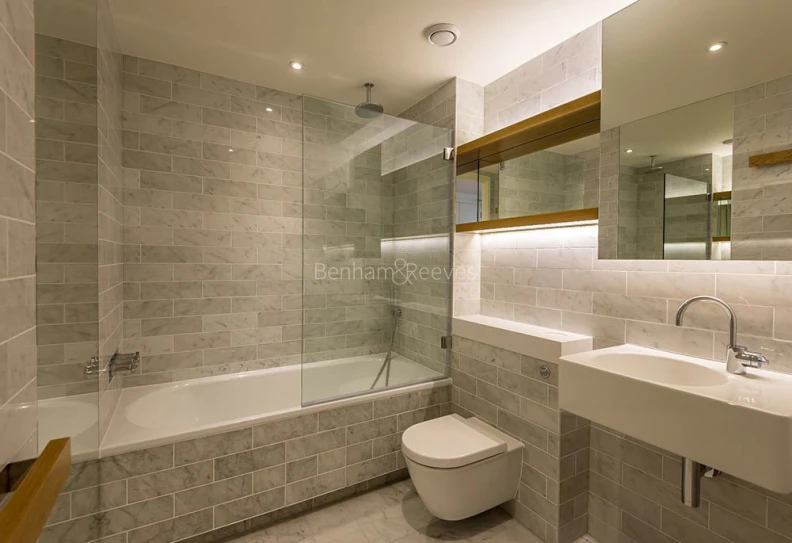 Bathroom view of 21 Wapping Lane images 1
