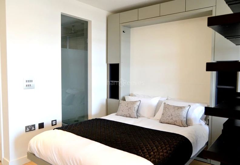 Bedroom view of 21 Wapping Lane images 1