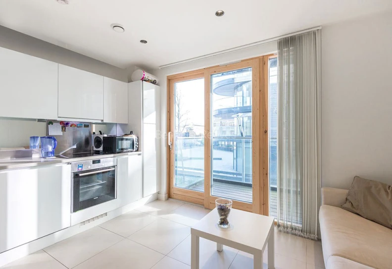 Kitchen view of 21 Wapping Lane images 1