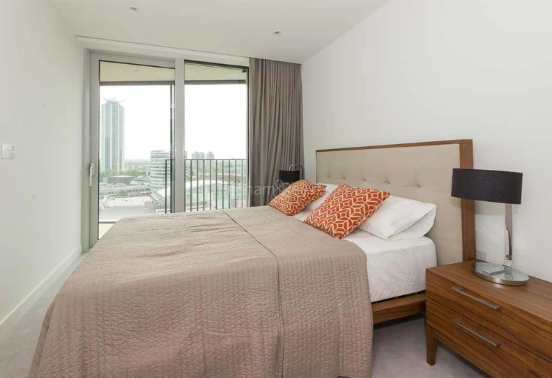 Bedroom view of 251 Southwark Bridge Road images 1