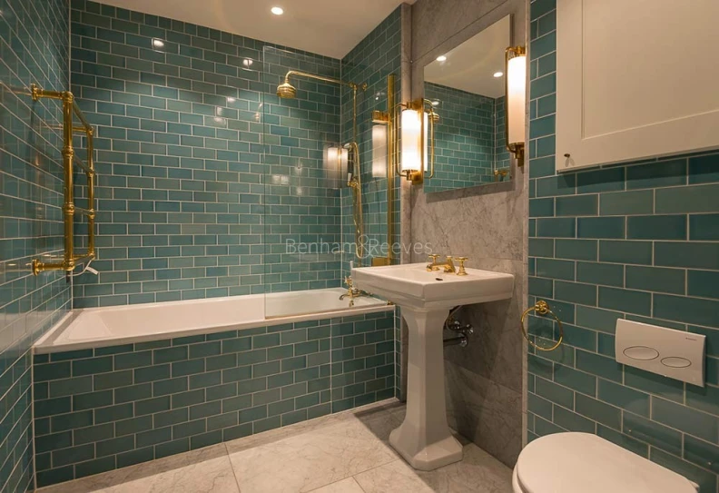 Bathroom view of 55 Victoria Street images 1