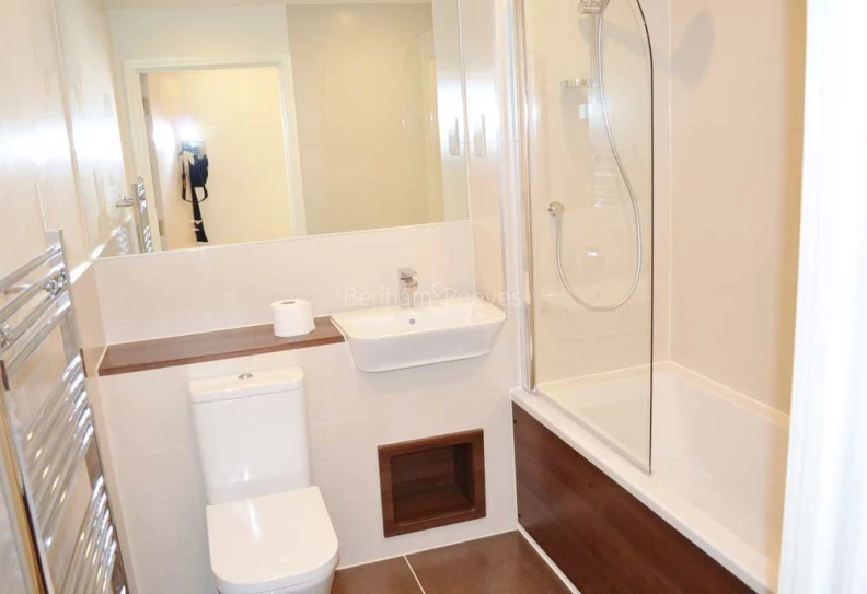 Bathroom view of Acton Gardens images 1