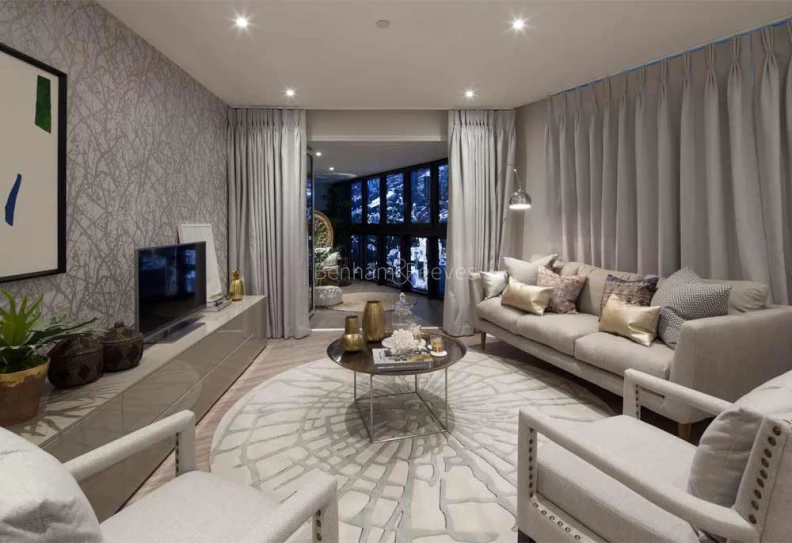 Reception view of Aldgate Place images 1