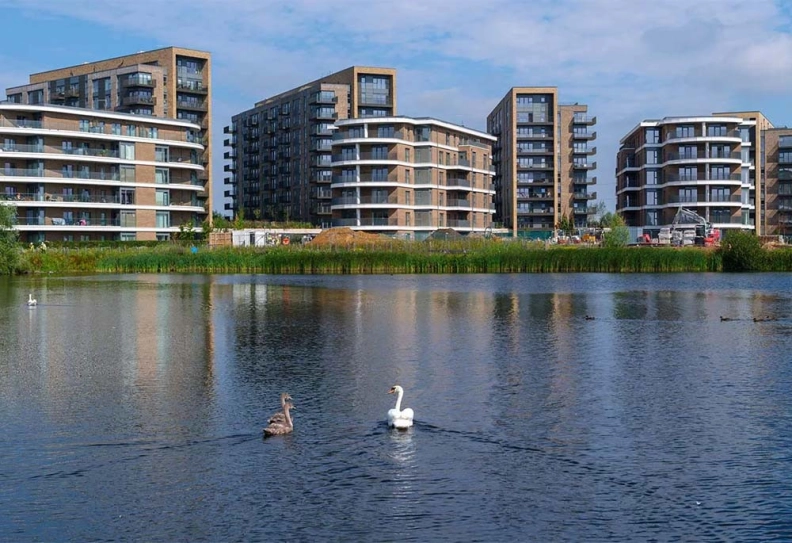 Exterior view of Bankside Gardens Image 1