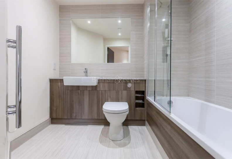 Bathroom view of Beaufort Park images 1