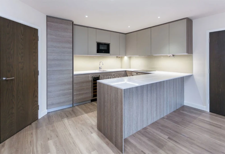 Kitchen view of Beaufort Park images 1