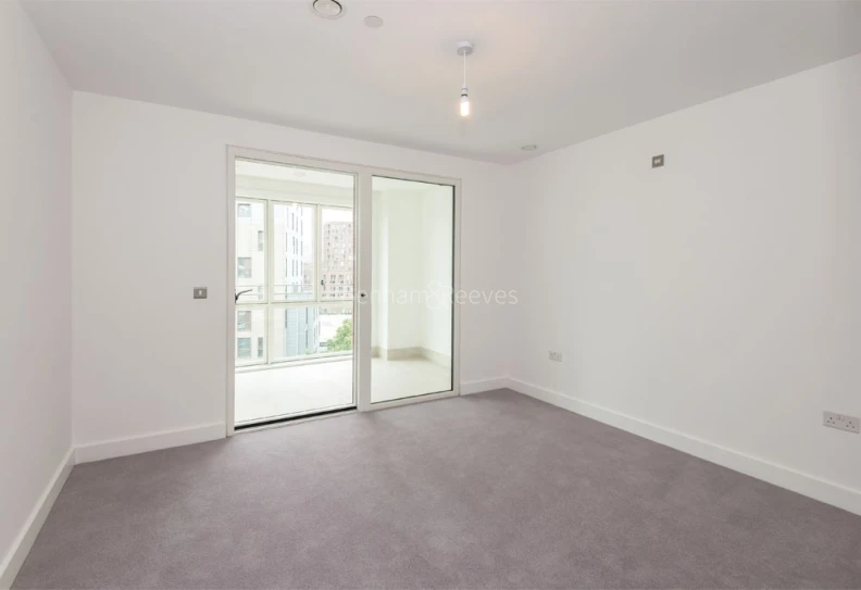 Bedroom view of Blackwall Reach images 2