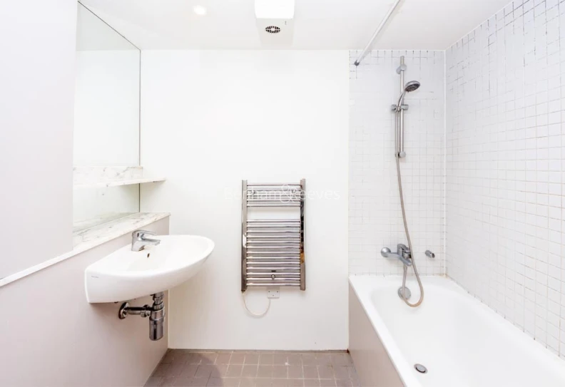 Bathroom view of Deals Gateway images 1