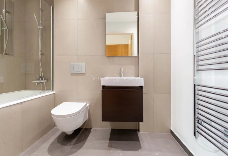 Bathroom view of Dolphin House images 1