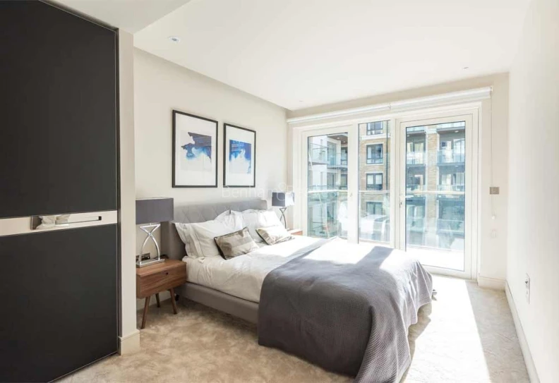 Bedroom view of Fulham Reach images 1