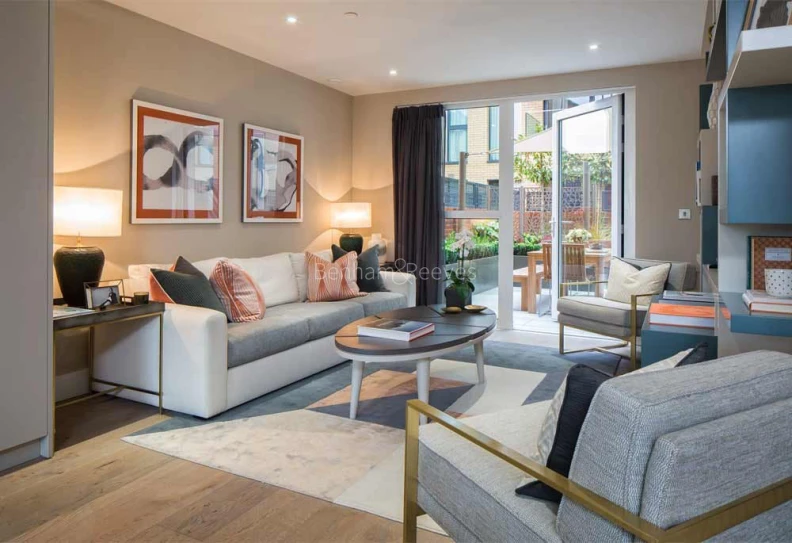 Reception view of Fulham Riverside images 1