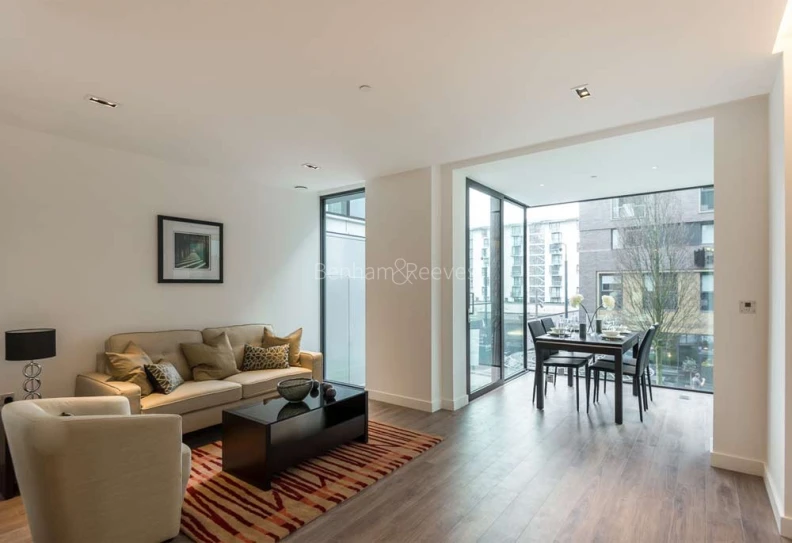 Reception view of Goodman's Fields images 1