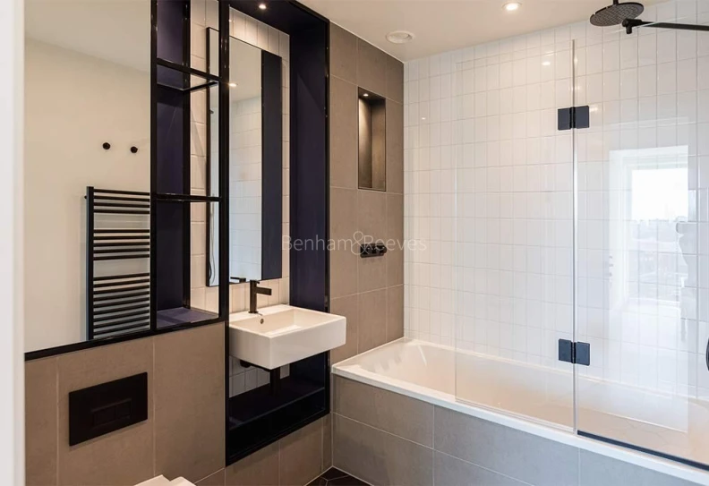 Bathroom view of Grand Union images 1