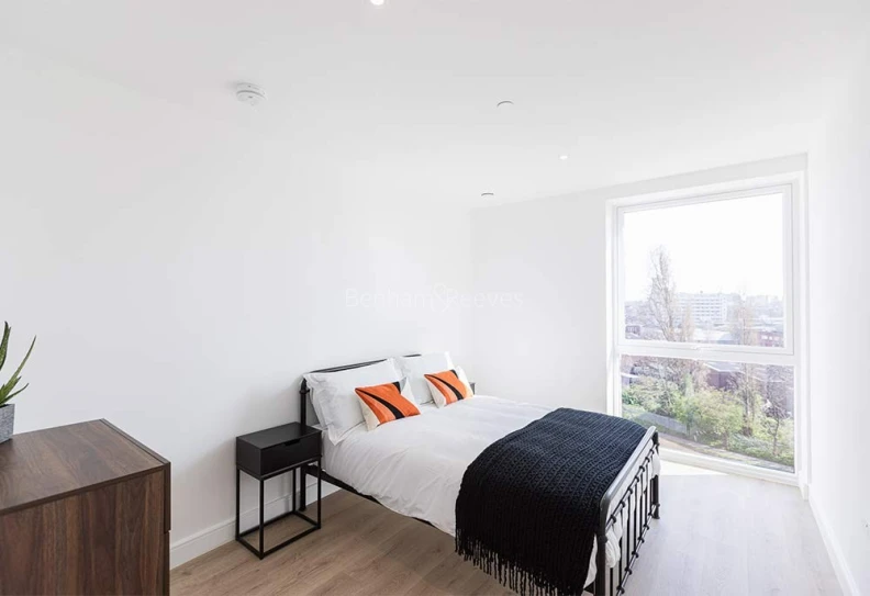 Bedroom view of Grand Union images 2