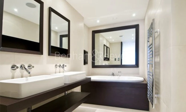 Bathroom view of Kings Chelsea images 1