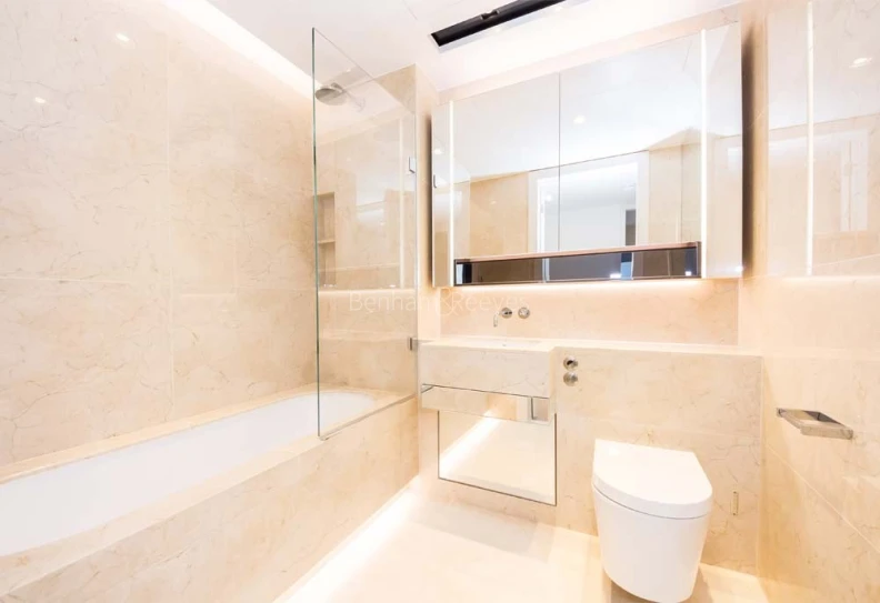 Bathroom view of Lillie Square images 1