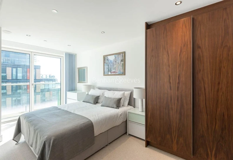 Bedroom view of Lincoln Plaza images 1