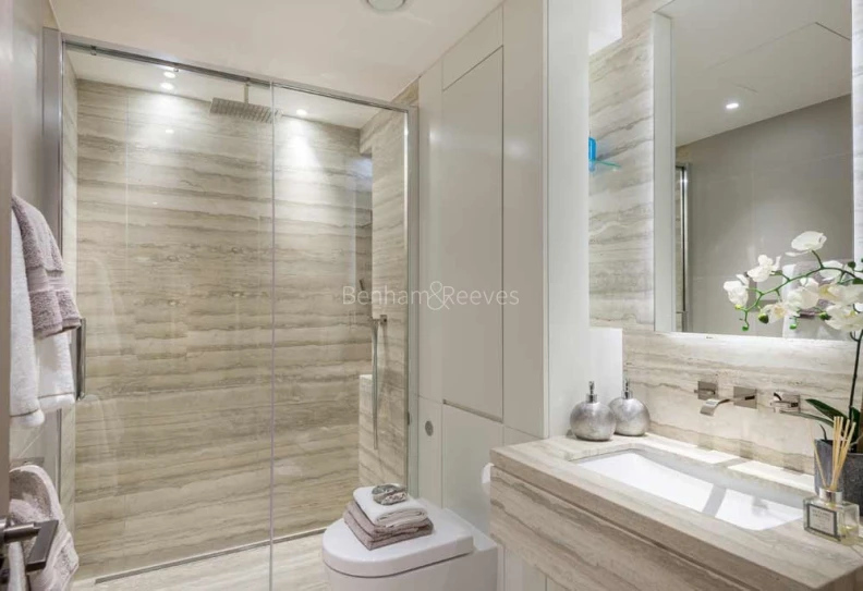 Bathroom view of London Dock images 1