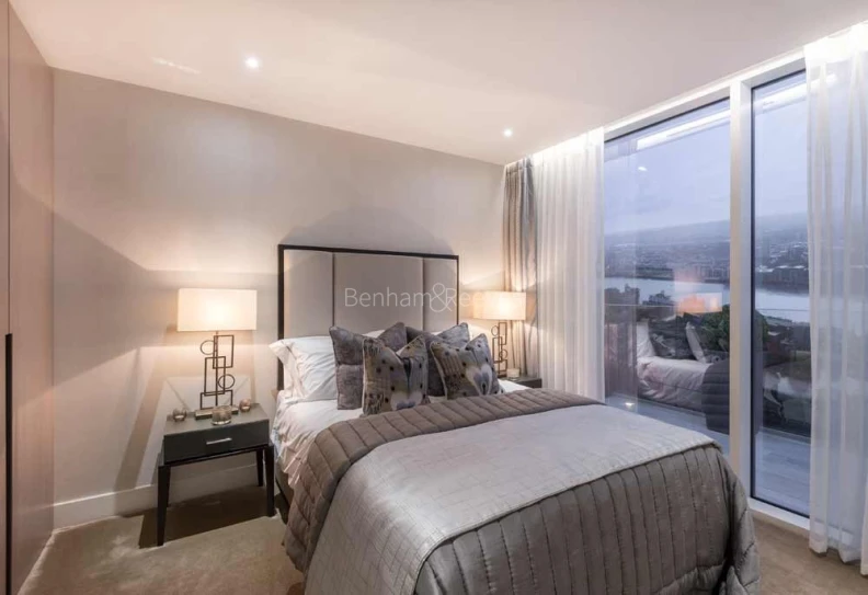 Bedroom view of London Dock images 2