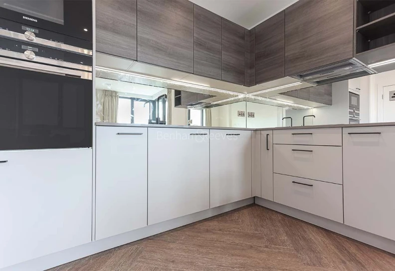 Kitchen view of London Square Greenwich images 1