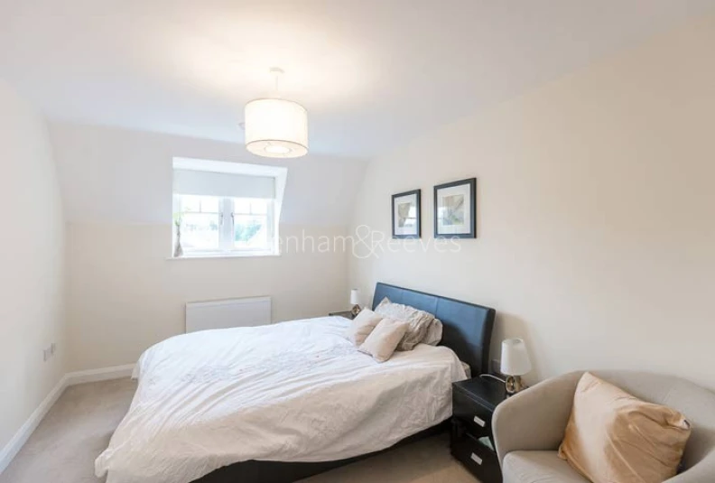 Bedroom view of Mercury House images 1