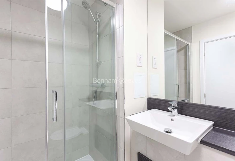 Bathroom view of No.10 Watkin Road images 1