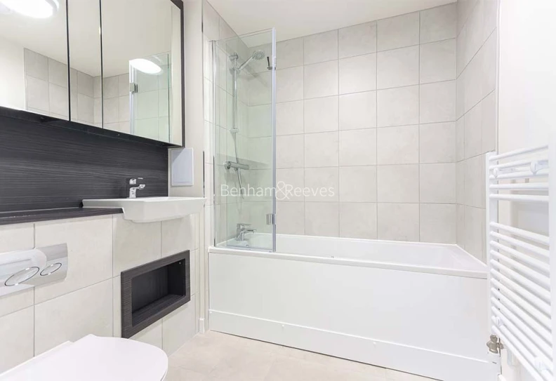 Bathroom view of No.10 Watkin Road images 2