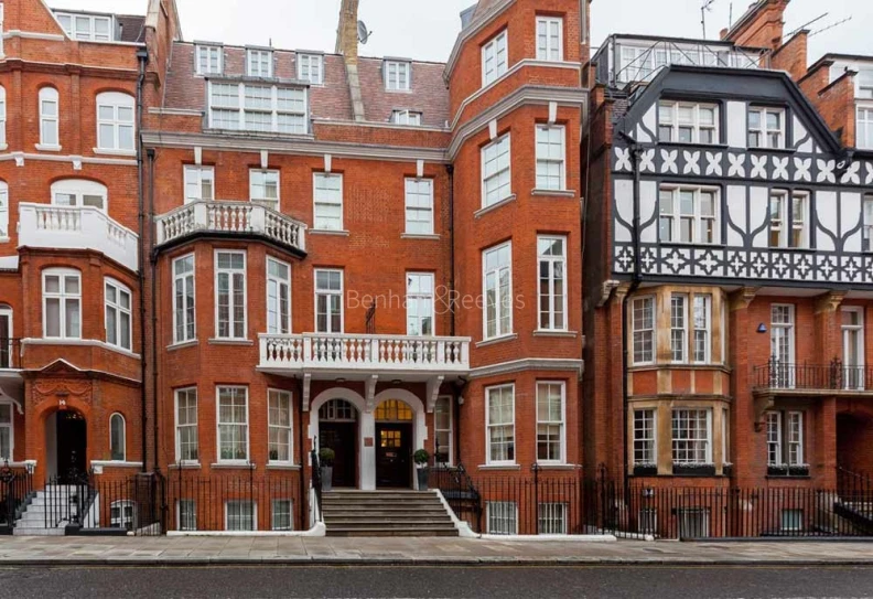 Exterior view of One Hans Crescent Image 2