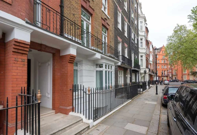 Exterior view of One Hans Crescent Image 1