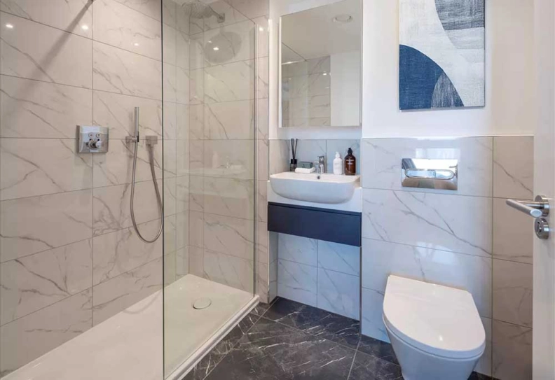 Bathroom view of One Thames Quay images 1