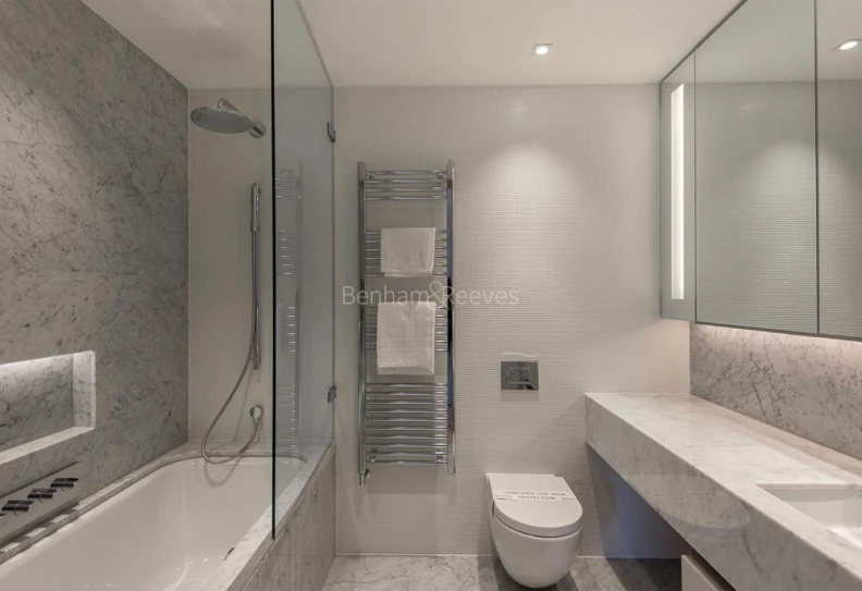 Bathroom view of One Tower Bridge images 1